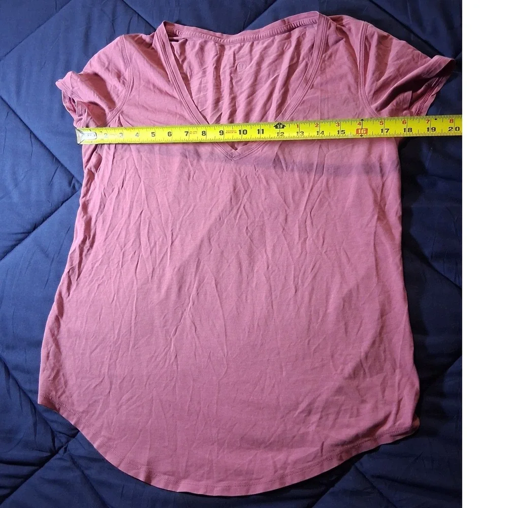Lululemon Love Tee V-Neck Short Sleeve Shirt Rose Pink Curved Hem Women Size 8